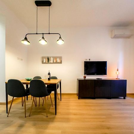 Chic Modern 2-Bedroom Near Metro Róma Kültér fotó