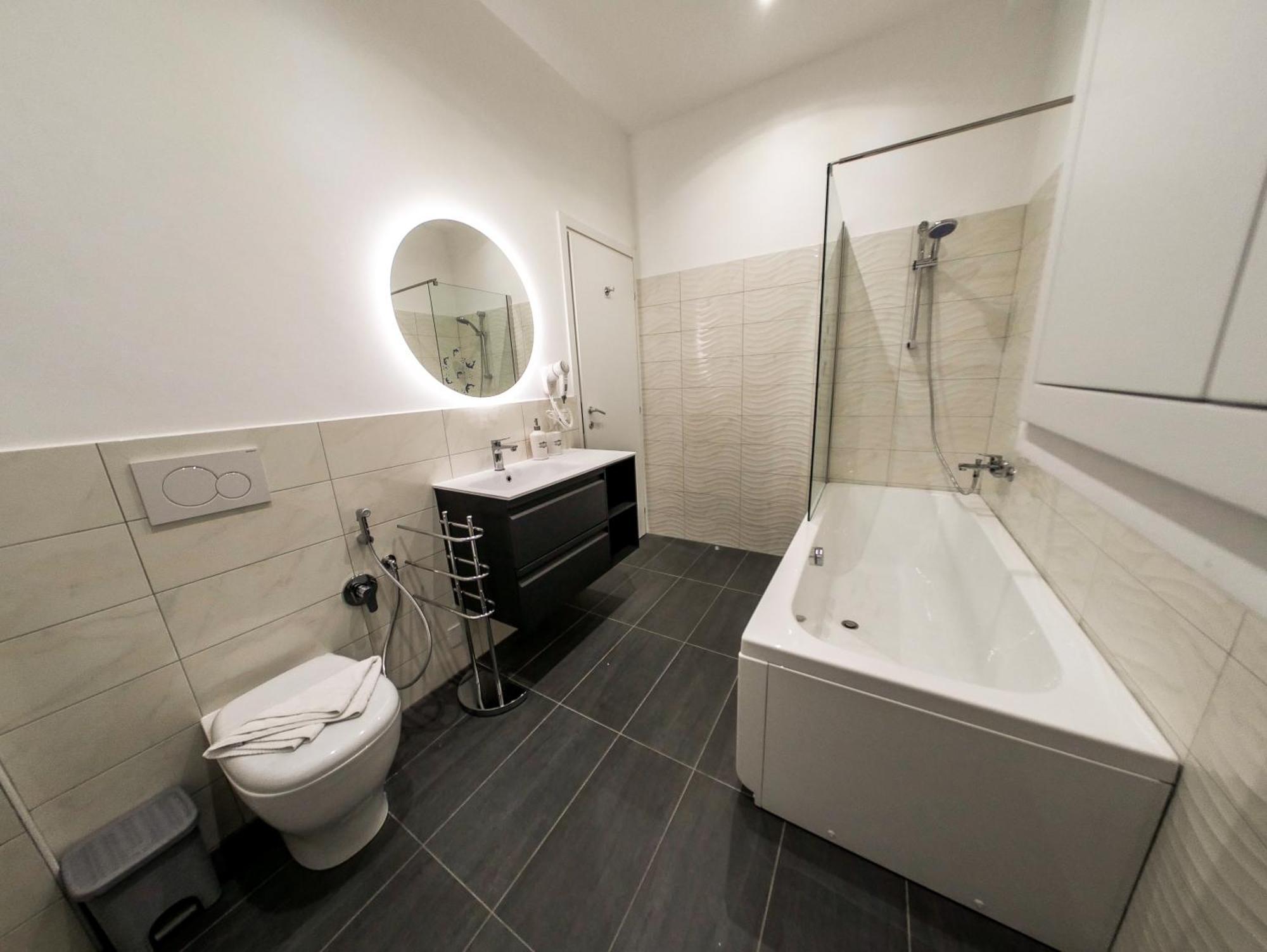 Chic Modern 2-Bedroom Near Metro Róma Kültér fotó