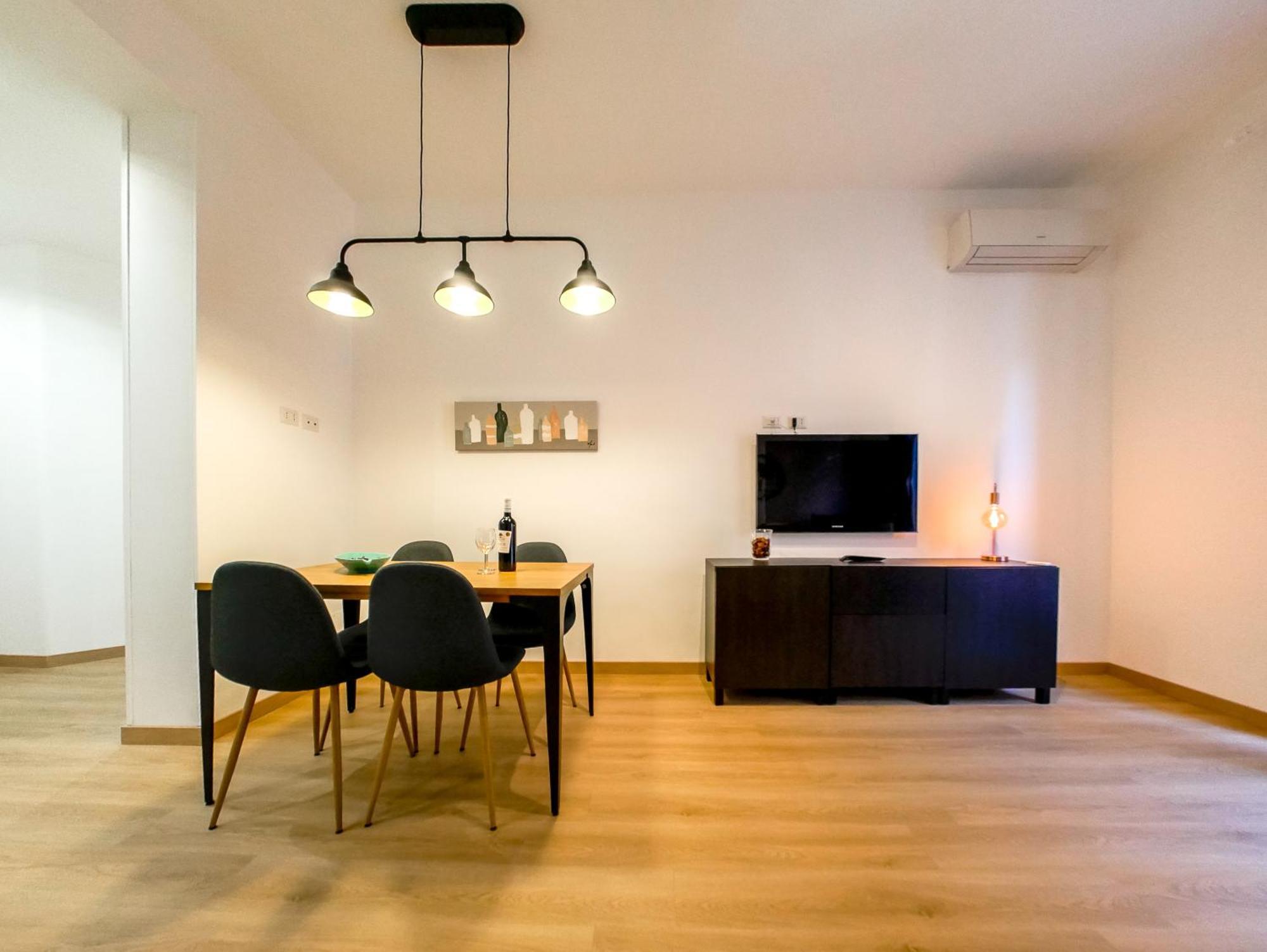 Chic Modern 2-Bedroom Near Metro Róma Kültér fotó